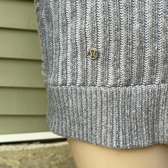 Excellent condition Lululemon cable knit full zip sweater - Picture 9 of 14